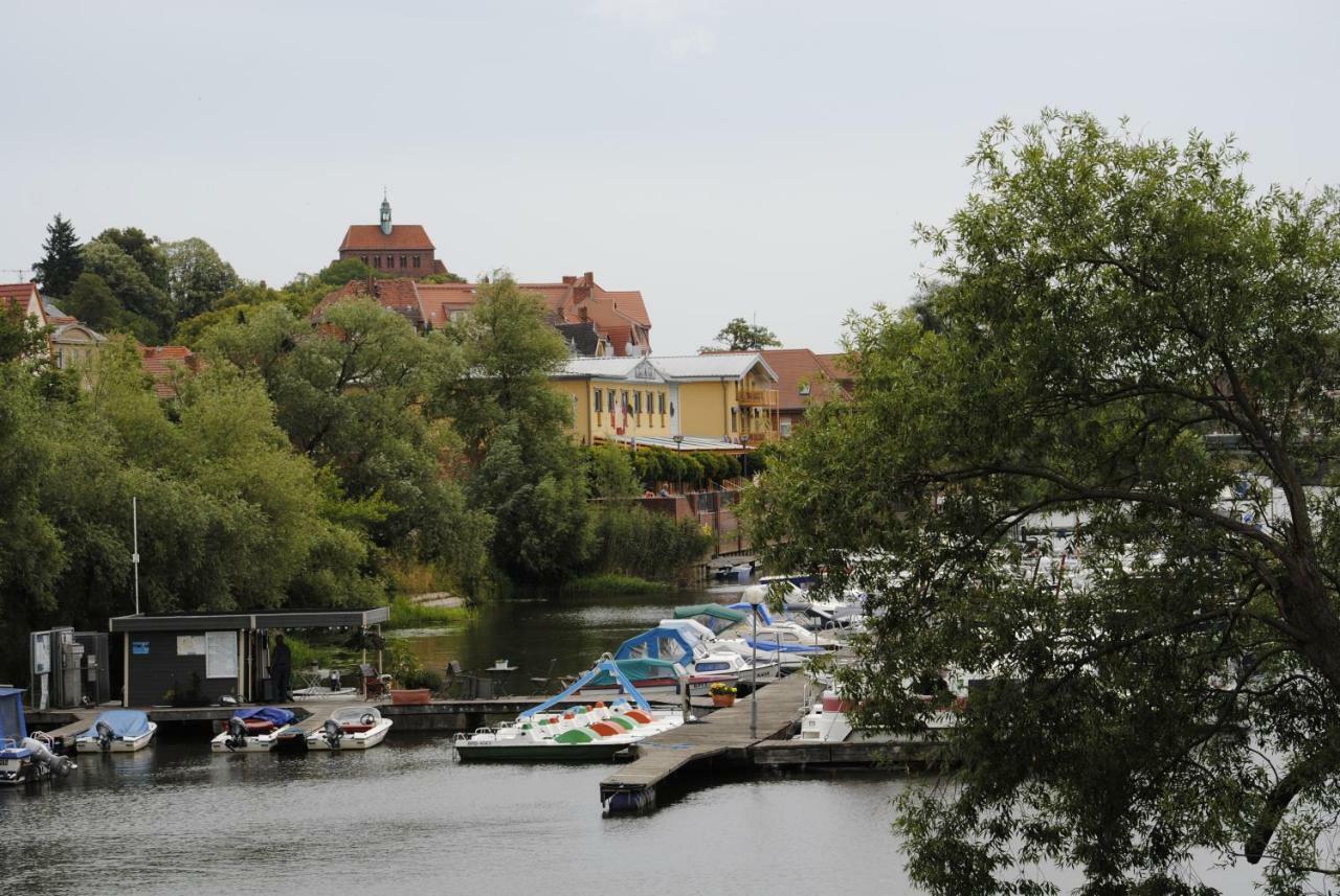 Hotel Garni "Am Hafen" Havelberg Exterior photo